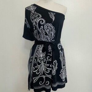 Black & White Off-Shoulder Mini Dress👧🏻👧🏻